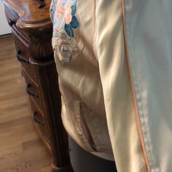 BLANK NYC Ladys Bomber Jacket Size S Blue and Pink Colored Roses Embroidered NWT - Picture 6 of 15